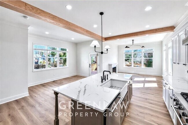 Building Photo - 830 Gaston St SW