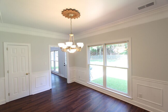 Building Photo - 4 Bedroom 2.5 Bath Lake Cyrus Beauty LOADE...