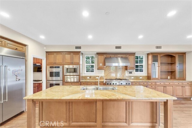 Building Photo - 31 Cezanne