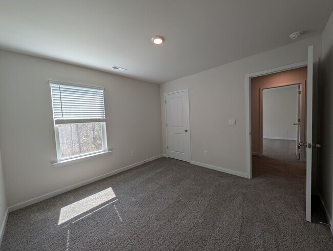 Building Photo - Beautiful New Build Home located in the Cardinal Creek Community!