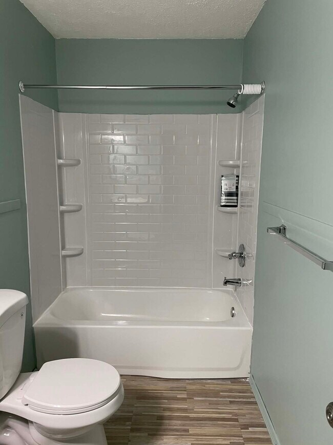 Building Photo - 1143 Lawrence Rd