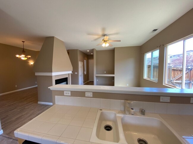 Building Photo - Beautiful 3 Bedroom + 1 FLEX ROOM Single Story House in South Meadows Reno