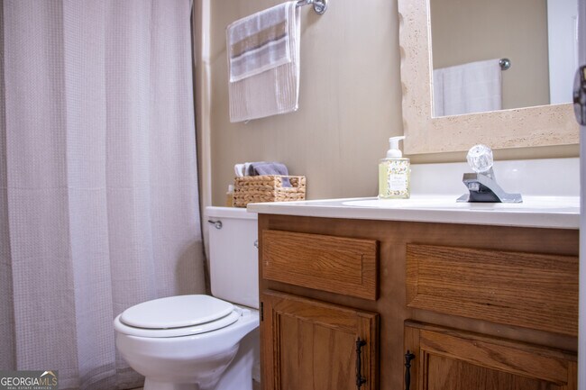 Building Photo - 170 Northview Dr