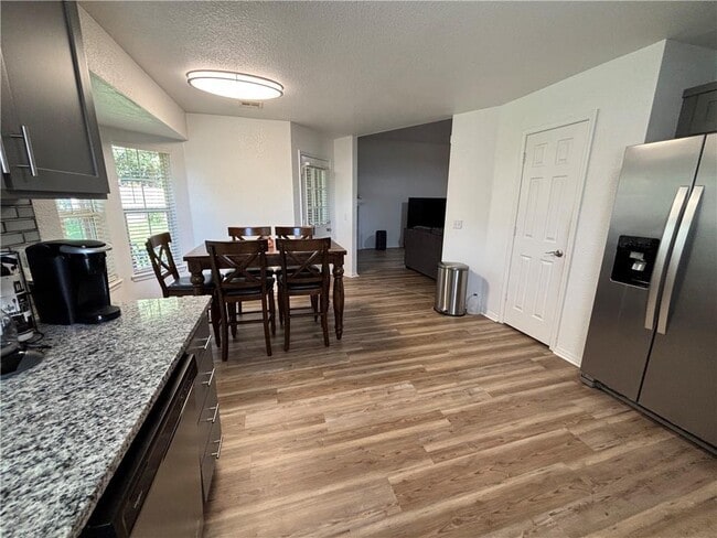 Building Photo - 431 Spicewood Trail