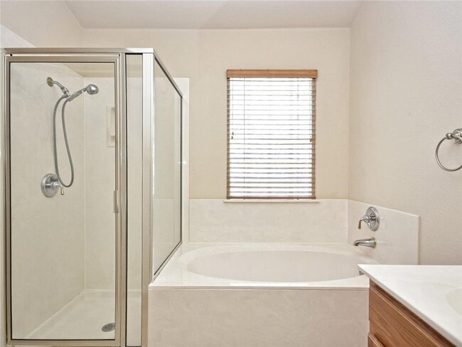 Building Photo - Spacious home on large corner lot