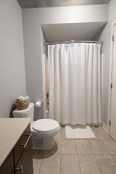 Building Photo - 900 S Clark St