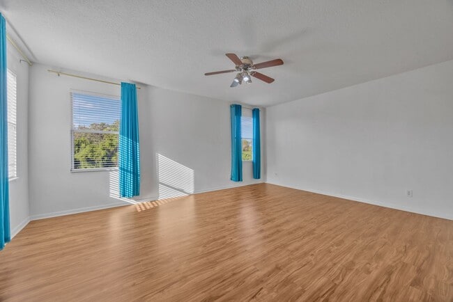 Building Photo - 10414 Tulip Field Way