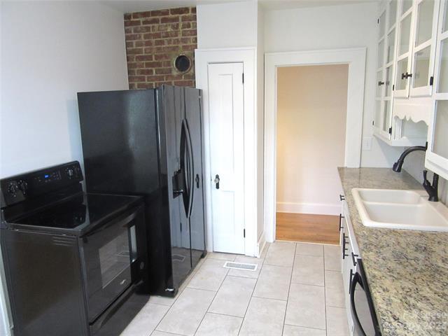 Building Photo - 511 S 4th St