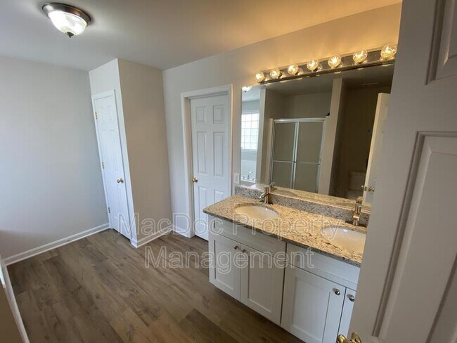 Building Photo - 7218 John Taylor Mews