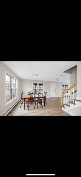 Building Photo - 561 North End Blvd