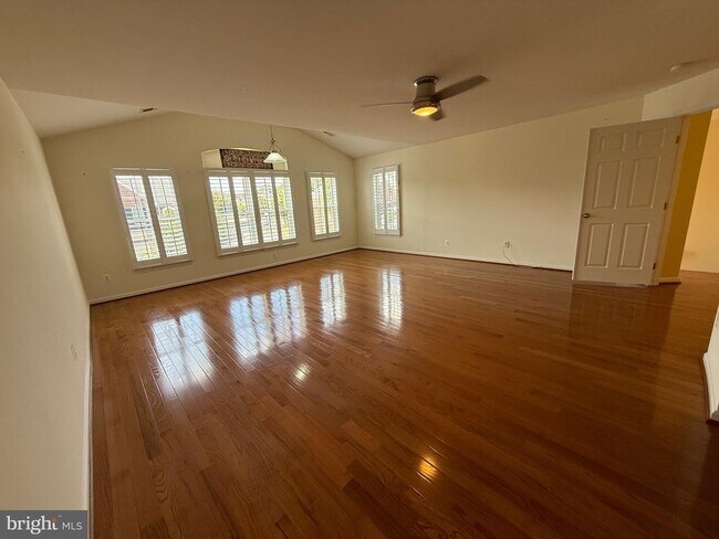Building Photo - 3787 Louise Ave