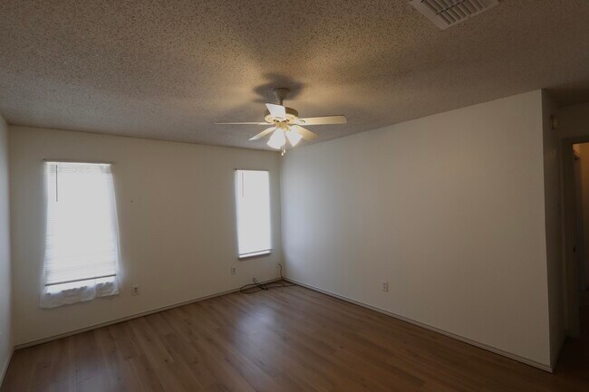 Building Photo - 811 Ironton Dr