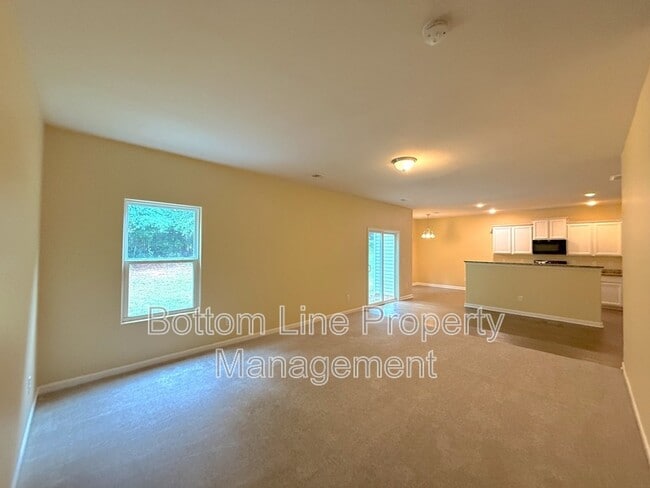 Building Photo - 1321 Waylon Ave