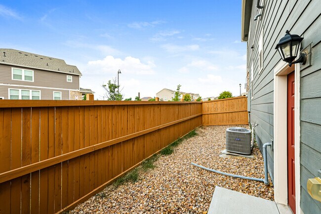 Building Photo - Bright 3-Bedroom End-Unit Townhome