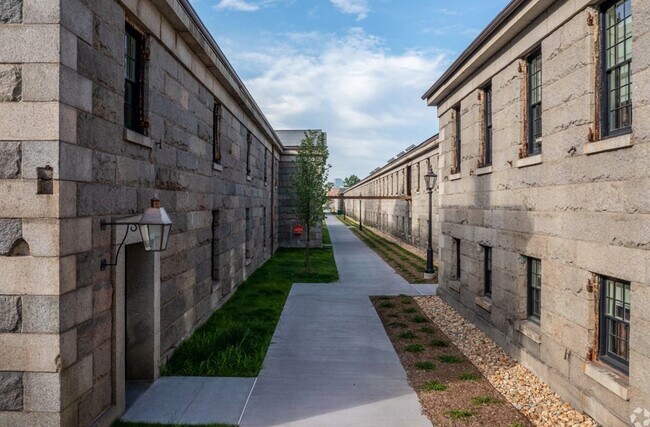 Building Photo - 60 13th St