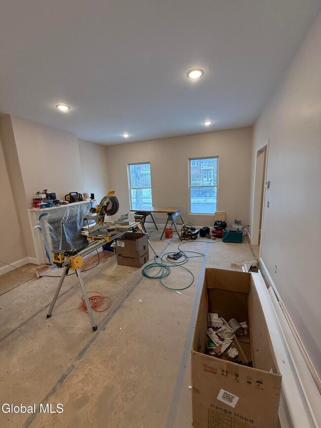 Building Photo - 253 6th Ave