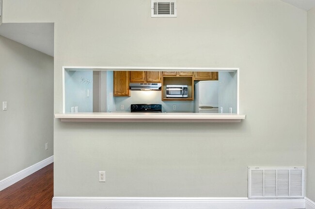 Building Photo - 2901 Alpine Pl