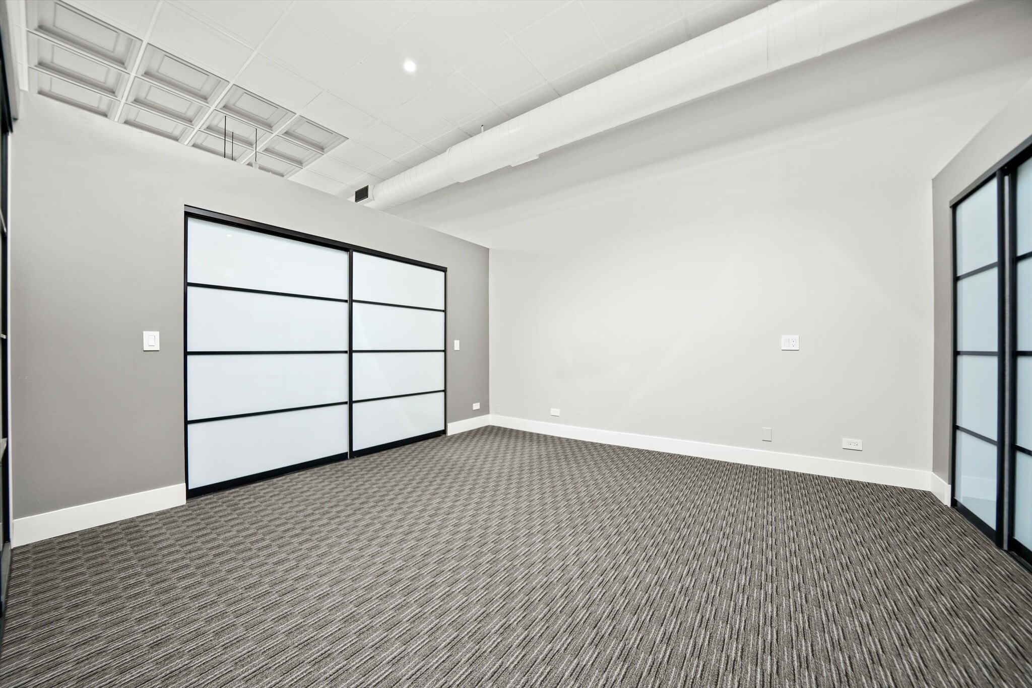 Building Photo - 300 N Ogden Ave