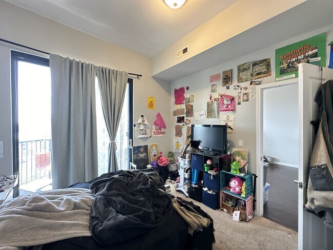 Building Photo - 1464 S Michigan Ave