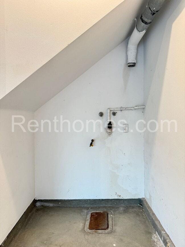 Building Photo - 6473 Terraza Portico