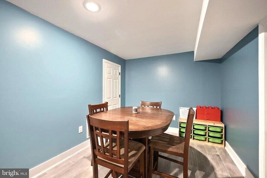 Building Photo - 416 Huntington Dr