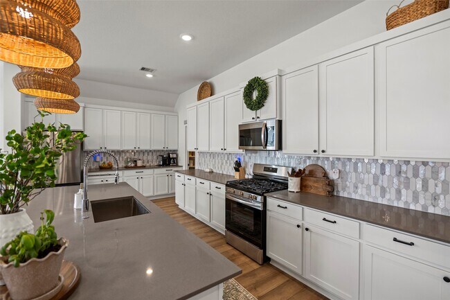 Building Photo - 29003 Spicewood Vly Dr