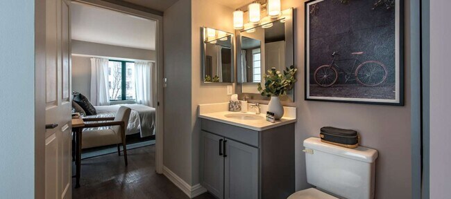 Building Photo - 30 Cambridgepark Dr