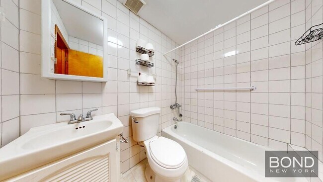 Building Photo - 325 W 88th St
