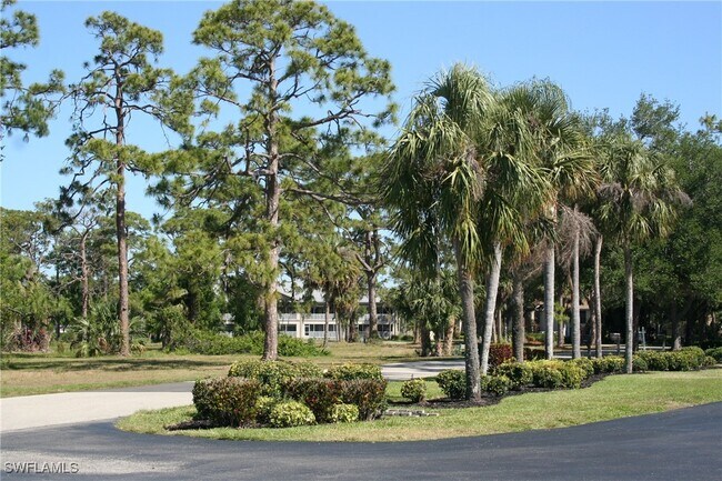 Building Photo - 15160 Riverbend Blvd