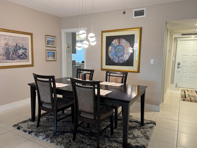 Building Photo - 3510 Oaks Way