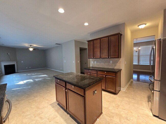 Building Photo - 271 River Oak St