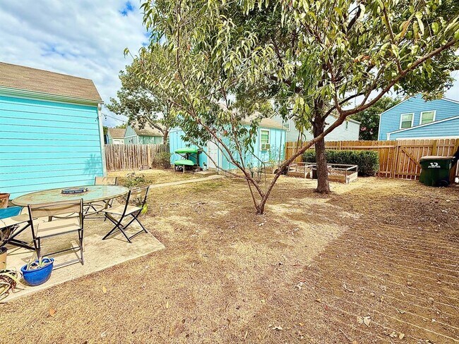 Building Photo - 506 Shadow Point