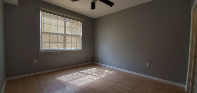 Building Photo - 2-Bedroom, 2-Bathroom Condo with One car G...