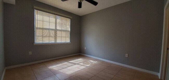 Building Photo - 2Bdrm 2Barh Condo -- Reserved parking spot...