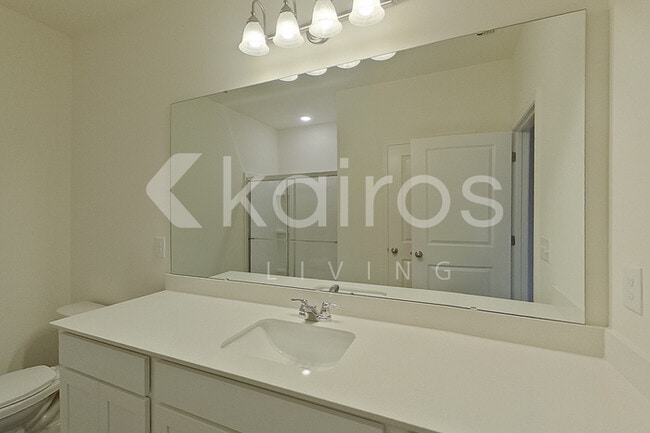 Building Photo - 653 Castillo Dr