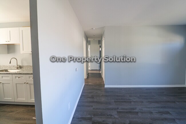 Building Photo - 3206 Kenwood St