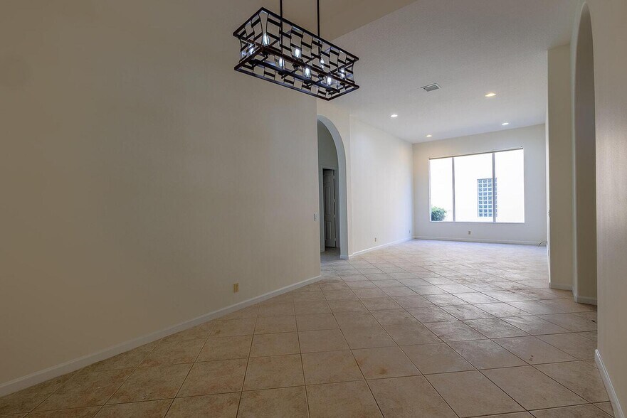 Building Photo - 6428 Garden Ct