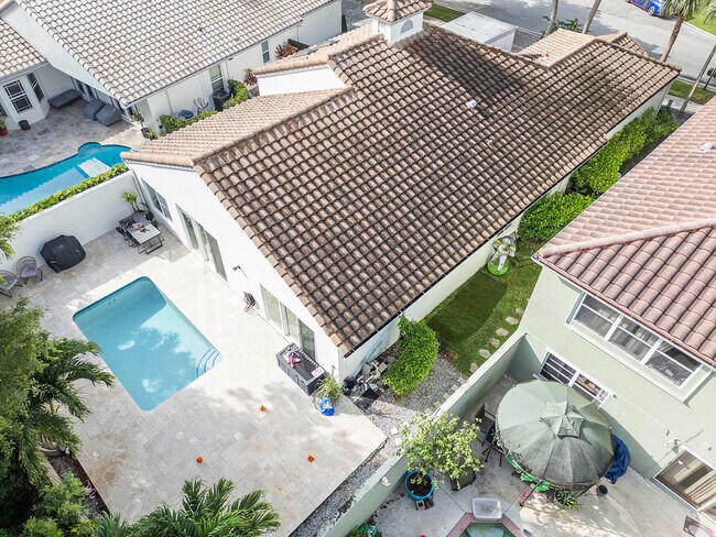 Building Photo - 6755 NW 75th Pl