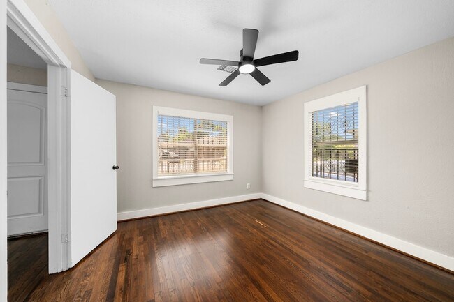 Building Photo - 5519 Chapman St