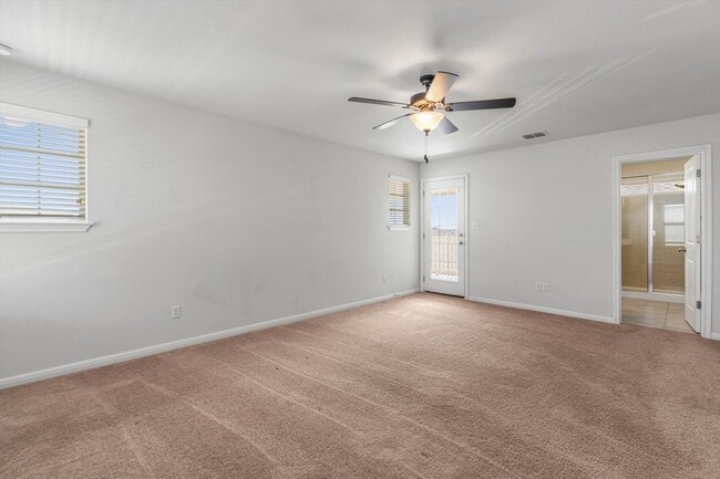 Building Photo - 466 Spinnaker Loop