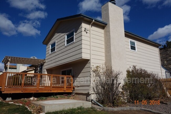 Building Photo - 5910 Bourke Dr