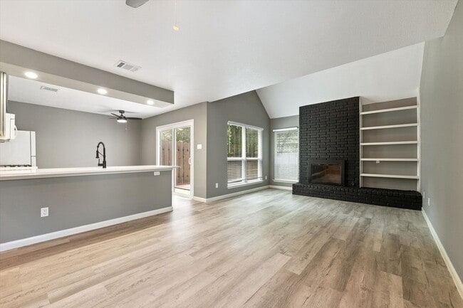Building Photo - Modern Makeover in Prime NW Austin Location