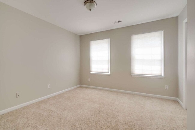 Building Photo - Charming 4-Bed Home with Fenced-in Backyard in Leesville District