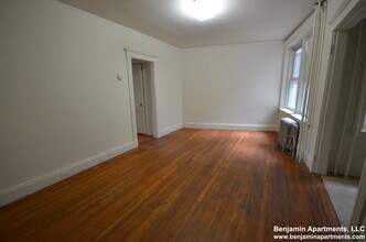 Building Photo - 235 Park Dr