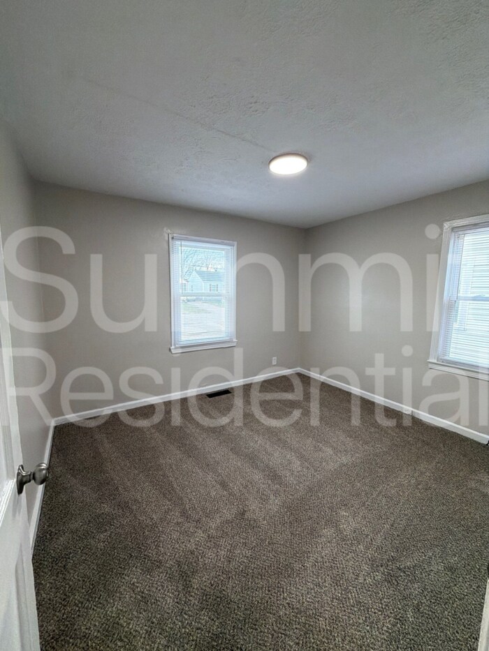Building Photo - 3005 Linwood Ave