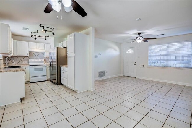 Building Photo - 620 Marino Dr