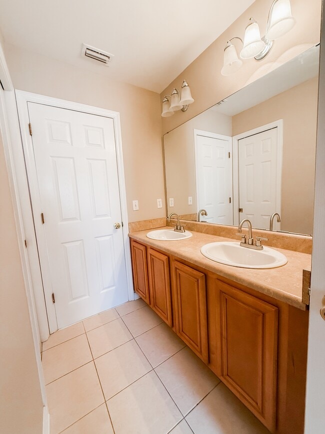 Building Photo - 113 Spokan Trail