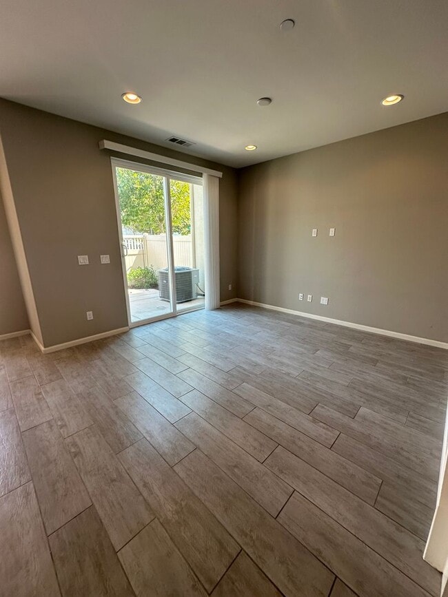 Building Photo - Upgraded 3 Bedroom Condo in South Temecula