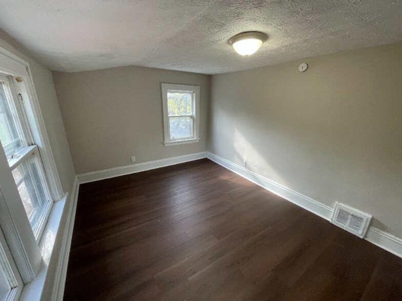 Building Photo - 6553 Newman Ave