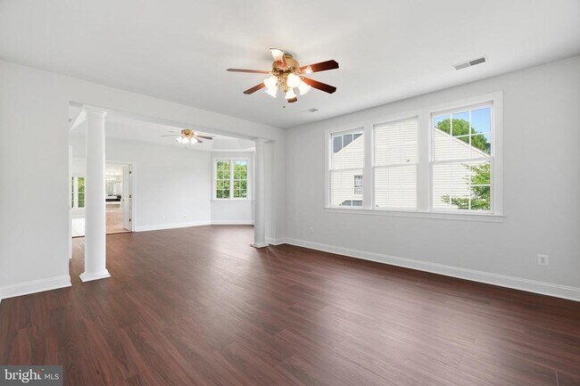 Building Photo - 5285 Meadow Estates Dr